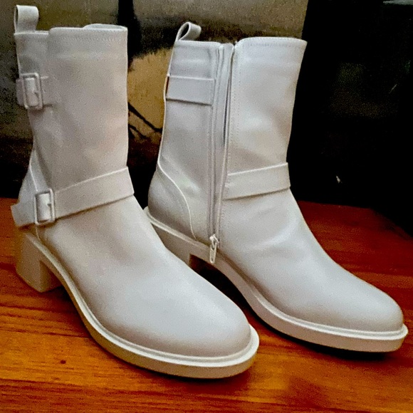 ALFANI Step Flex CHANTAL boots. Winter White with Straps. - Picture 1 of 6
